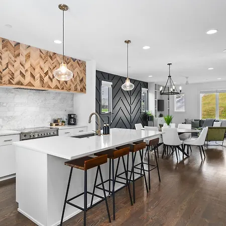 Upscale Home With Patio Walk To 12 South And Belmont